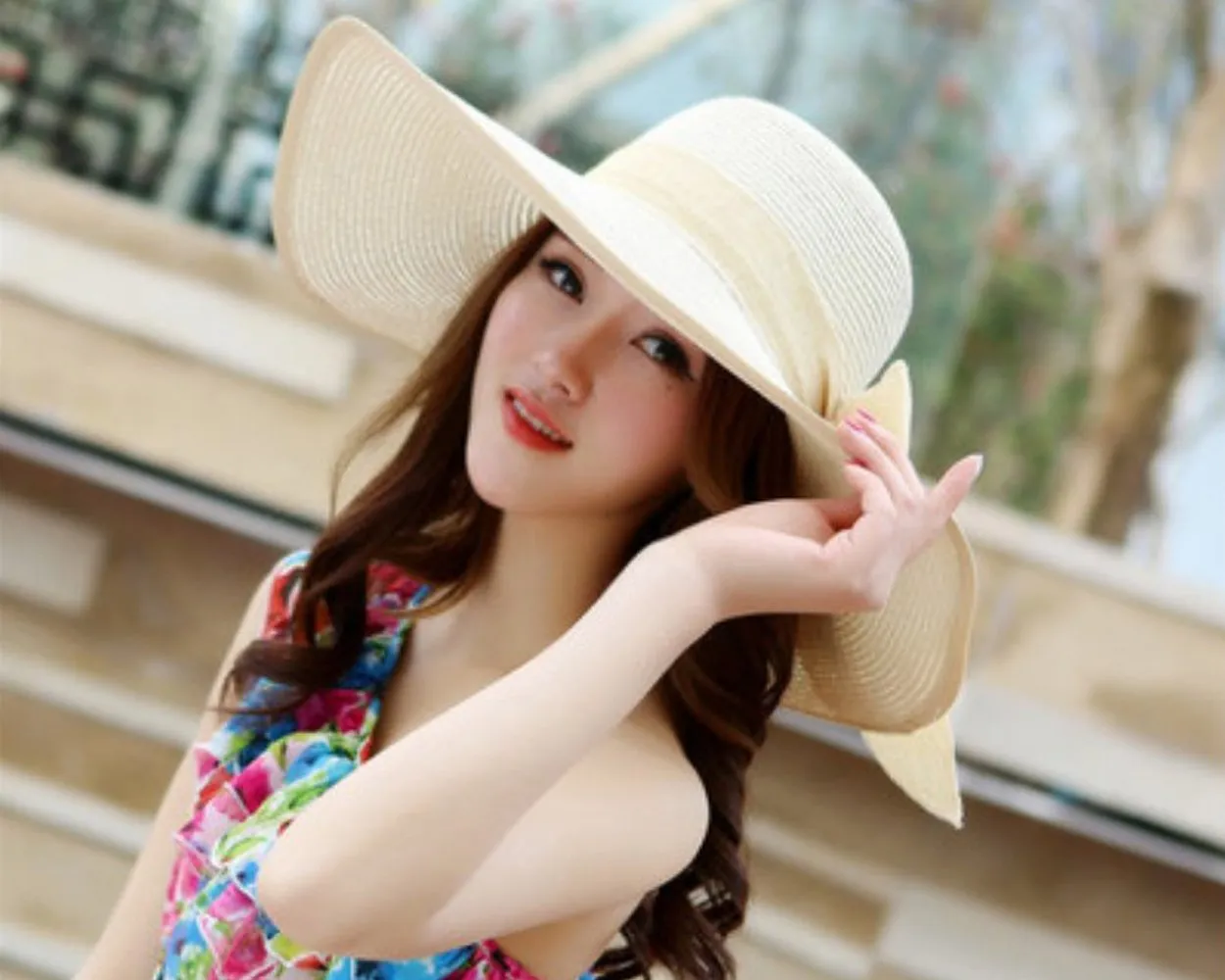 Foldable Straw Hat with Bowknot for Women