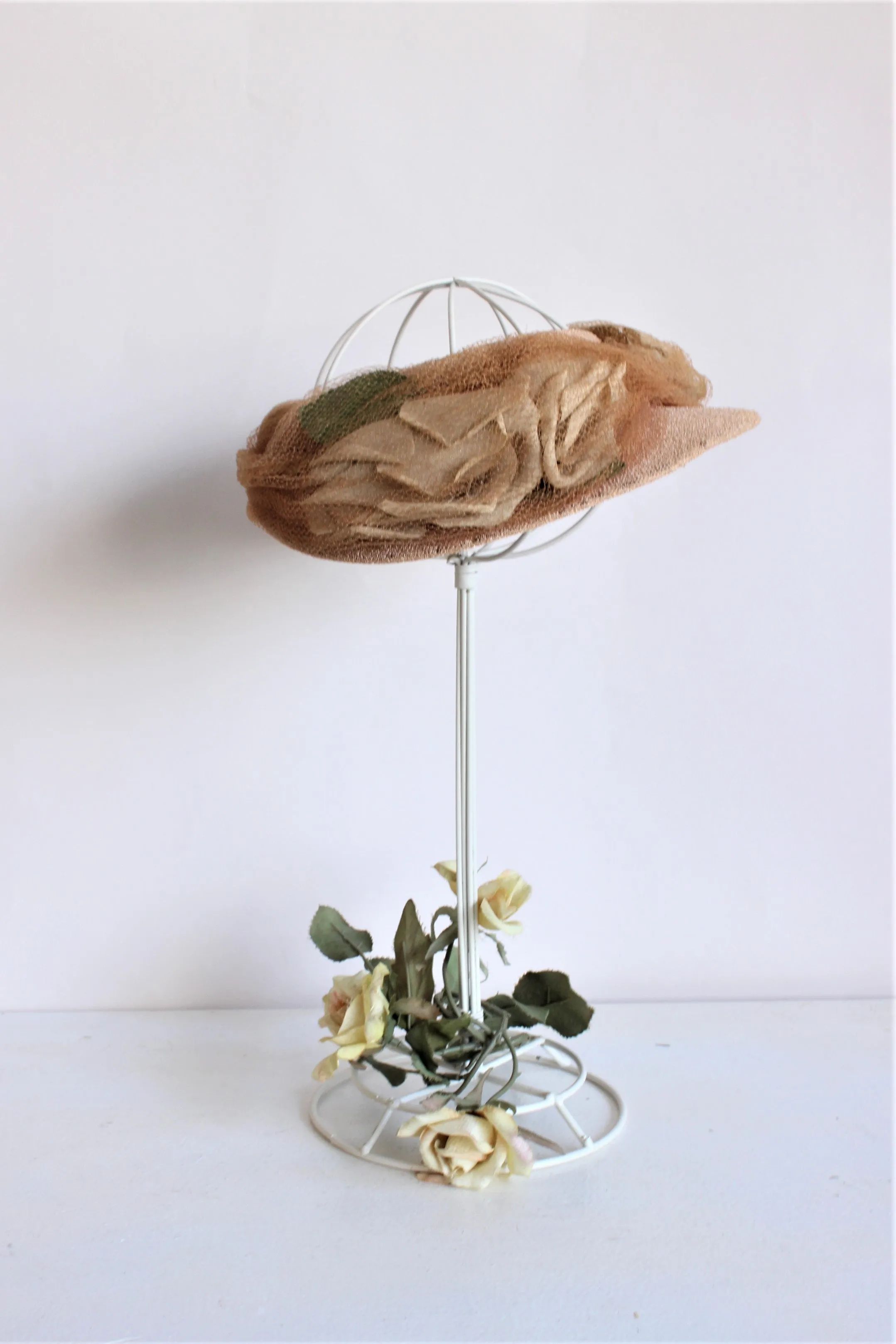 Vintage 1930s Wide Brimmed Open Crown Hat With Silk Flowers